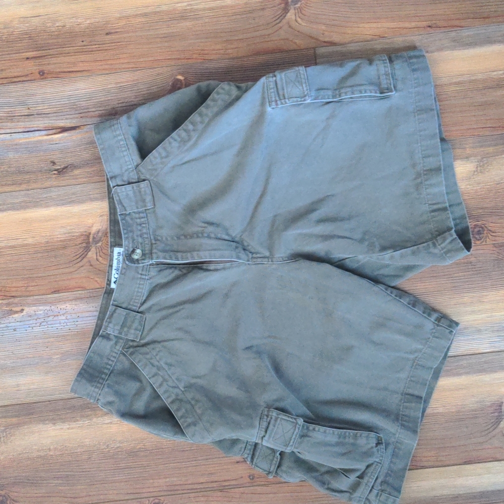 Columbia cargo shorts 9" inseam